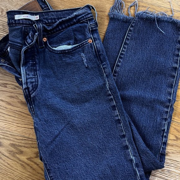 Levi's Wedgie Icon Fit Raw Hem Jeans - Picture 7 of 7